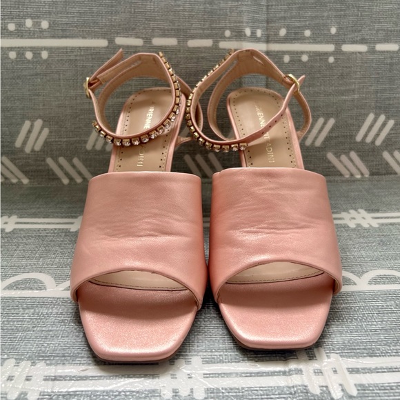 ADRIENNE VITTADINI Pink Ginnie Crystal Sandals               Women’s size 8 - Picture 3 of 10